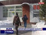 Напомним, широкомасштабное расследование действий полицейских Казани началось после смерти 11 марта 52-летнего Сергея Назарова, которого доставили из отделения полиции в больницу с тяжелыми травмами прямой кишки Напомним, широкомасштабное расследование действий полицейских Казани началось после смерти 11 марта 52-летнего Сергея Назарова, которого доставили из отделения полиции в больницу с тяжелыми травмами прямой кишки
