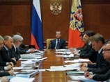 Медведев поручил правительству к сентябрю подумать о снижении госдоли в банках