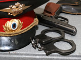 В Ленобласти майор полиции бил подростка ради признания, заковав в наручники В Ленобласти майор полиции бил подростка ради признания, заковав в наручники