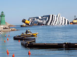 В Италии водолазы, ведущие работы на затонувшем круизном лайнере Costa Concordia, в четверг обнаружили тела еще двух погибших, сообщают местные СМИ