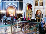Пять девушек 21 февраля пришли в храм Христа Спасителя в Москве, надели маски, вбежали на солею и амвон, вход на которые запрещен, подошли к алтарю и станцевали на амвоне Пять девушек 21 февраля пришли в храм Христа Спасителя в Москве, надели маски, вбежали на солею и амвон, вход на которые запрещен, подошли к алтарю и станцевали на амвоне