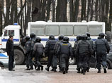 Митинг оппозиции в Петербурге задержало сообщение о бомбе. Расходящихся участников на Невском вязали за шествие 
