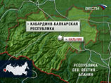 В центре Нальчика идет бой: в частном доме блокированы до пяти боевиков В центре Нальчика идет бой: в частном доме блокированы до пяти боевиков