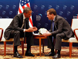 В США набирает новые витки скандал с подслушанным журналистами разговором президентов США и РФ Барака Обамы и Дмитрия Медведева на встрече в Сеуле