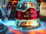 Кроме морса и других прохладительных напитков предусмотрены водка Kremlin российского производства, коньяк Kremlin десятилетней выдержки