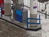 Стоимость литра Аи-95 на заправке за прошлый месяц в среднем сократилась на 0,3%, до 28,3 рублей, Аи-92 - на 0,4%, до 26,2 рублей, дизельного топлива - на 0,2%, до 27,9 рублей Стоимость литра Аи-95 на заправке за прошлый месяц в среднем сократилась на 0,3%, до 28,3 рублей, Аи-92 - на 0,4%, до 26,2 рублей, дизельного топлива - на 0,2%, до 27,9 рублей