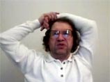 Он убежден, что правоохранительным органам не удастся его разыскать: "Абсолютно ни малейшей опасности, что меня найдут, не существует, это надо понимать", - сказал Мавроди Он убежден, что правоохранительным органам не удастся его разыскать: "Абсолютно ни малейшей опасности, что меня найдут, не существует, это надо понимать", - сказал Мавроди