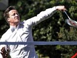 Во дворе своей резиденции на Даунинг-стрит он сыграл в эту игру с главой оргкомитета Олимпийских Игр 2012 года лордом Себастьяном Коу Во дворе своей резиденции на Даунинг-стрит он сыграл в эту игру с главой оргкомитета Олимпийских Игр 2012 года лордом Себастьяном Коу