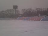 Клуб из Хабаровска попросил болельщиков помочь очистить стадион от снега