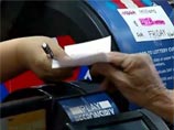 Чрезвычайно малая вероятность оказаться счастливчиком никак не влияет на азарт американцев - в магазинах по всей стране выстраиваются огромные очереди за билетами, цена которых составляет всего 1 доллар Чрезвычайно малая вероятность оказаться счастливчиком никак не влияет на азарт американцев - в магазинах по всей стране выстраиваются огромные очереди за билетами, цена которых составляет всего 1 доллар