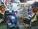 В США в лотерее Mega Millions разыгран рекордный джекпот в 640 млн долларов - он выпал на билет, купленный в штате Мэриленд, передает CNN. Пока неизвестно, стал ли этот билет единственным выигрышным В США в лотерее Mega Millions разыгран рекордный джекпот в 640 млн долларов - он выпал на билет, купленный в штате Мэриленд, передает CNN. Пока неизвестно, стал ли этот билет единственным выигрышным