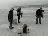 На Сахалине с отколовшейся льдины спасены 195 рыбаков-любителей