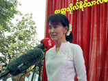 Впервые в выборах участвует лидер оппозиции, лауреат Нобелевской премии мира Аун Сан Су Чжи, просидевшая под домашним арестом 15 лет