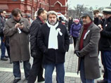 Новую акцию тоже предлагается затем распространить на Красную площадь - ее участники вновь попытаются провести в центре города флешмоб под условным названием "Белая площадь" Новую акцию тоже предлагается затем распространить на Красную площадь - ее участники вновь попытаются провести в центре города флешмоб под условным названием "Белая площадь"