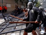 Посольство Великобритании в Буэнос-Айресе закидали камнями и "коктейлями Молотова" Посольство Великобритании в Буэнос-Айресе закидали камнями и "коктейлями Молотова"