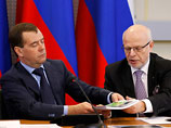 Медведев с заключением не согласен, объяснил Федотов: "Президент в своей резолюции указал, что он не понимает, почему он должен миловать человека, который у него не просил о помиловании"