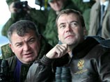 Сердюков сам попросил руководство страны не переназначать его на пост командующего Минобороны после инаугурации избранного президента Владимира Путина Сердюков сам попросил руководство страны не переназначать его на пост командующего Минобороны после инаугурации избранного президента Владимира Путина