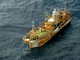 Служба береговой охраны США начала операцию по затоплению дрейфующего у берегов американского континента "корабль-призрак" из Японии