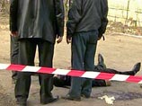 В столице на улице Красных Зорь из едущего на большой скорости белого автомобиля Mercedes накануне вечером был выброшен труп мужчины. Находившиеся в машине пытались скрыться В столице на улице Красных Зорь из едущего на большой скорости белого автомобиля Mercedes накануне вечером был выброшен труп мужчины. Находившиеся в машине пытались скрыться