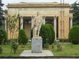 Государственный музей имени советского вождя Иосифа Сталина в его родном городе в Гори будет преобразован в музей Cталинизма, объявила пресс-служба министерства культуры и охраны памятников Грузии Государственный музей имени советского вождя Иосифа Сталина в его родном городе в Гори будет преобразован в музей Cталинизма, объявила пресс-служба министерства культуры и охраны памятников Грузии
