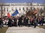 Новый митинг в поддержку голодающих за Шеина прошел мирно и собрал несколько сотен человек Новый митинг в поддержку голодающих за Шеина прошел мирно и собрал несколько сотен человек