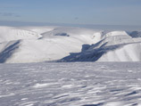 Туристов из Петербурга накрыло лавиной в горах Мурманской области, есть погибшие