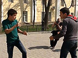 Оппозиционер Яшин прилетел в Астрахань к голодающим и сразу попал в полицию за драку (ВИДЕО) Оппозиционер Яшин прилетел в Астрахань к голодающим и сразу попал в полицию за драку (ВИДЕО)