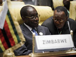 "Умирающий" президент Зимбабве вернулся домой: он летал в отпуск