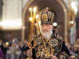 Патриарх Кирилл причастил тысячи христиан и омыл ноги священникам в знак смирения