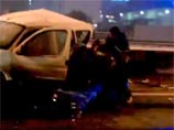 По информации, появившейся на днях в блогосфере, полицейские пытались остановить злостного нарушителя ПДД, для чего выставили "живой щит" из автомобилей