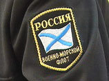 По версии издания, в тот день офицер по имени Александр Т. вернулся в свой номер около 2:30 ночи. Заметив, что дверной замок взломан, он сразу вызвал полицию По версии издания, в тот день офицер по имени Александр Т. вернулся в свой номер около 2:30 ночи. Заметив, что дверной замок взломан, он сразу вызвал полицию