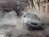 В Ульяновске машины попали в кипящее озеро на месте прорыва теплотрассы, есть пострадавшие В Ульяновске машины попали в кипящее озеро на месте прорыва теплотрассы, есть пострадавшие