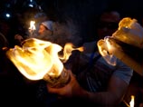 В иерусалимском храме Гроба Господня сошел Благодатный огонь В иерусалимском храме Гроба Господня сошел Благодатный огонь