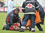 Итальянский футболист Пьермарио Морозини скончался после сердечного приступа на поле во время матча серии В между его командой "Ливорно" и "Пескарой"