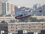Двое пострадали в Москве при падении забора, упавшего из-за вертолета МЧС
