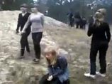 Пятерых девятиклассниц, издевавшихся над девочкой под Брянском, вычислили по сетевому видео Пятерых девятиклассниц, издевавшихся над девочкой под Брянском, вычислили по сетевому видео