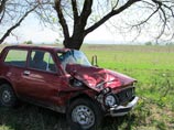 В Чегемском районе Кабардино-Балкарии пьяный водитель, решивший покататься на чужом автомобиле, сбил четверых школьников и мужчину, которые занимались побелкой деревьев на обочине дороги между селениями Чегем-2 и Лечинкай