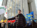 19-летнего оппозиционера приговорили к 180 часам работ за мем "ВКонтакте", а 38-летнего оштрафовали за "нацистов из МВД"