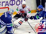Омский "Авангард" в четверг укрепил свое преимущество над московским "Динамо" в финальной серии плей-офф Континентальной хоккейной лиги до четырех побед