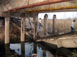 Полоса моста рухнула накануне в районе населенного пункта Кротовка, сообщает на своем сайте в пятницу Главное управление МЧС по Самарской области