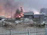 В поселке Тыгда Магдагачинского района Амурской области тушат крупный пожар: огонь охватил по меньшей мере 46 жилых домов и перекинулся на емкости с нефтепродуктами