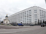 По мнению собеседника издания, коррупции в Минобороны не стало меньше, она просто приобрела более современный характер. На смену прямому воровству, когда новые грузовики, топливо и т.д. продавались налево, пришли схемы по завышению цен при закупках По мнению собеседника издания, коррупции в Минобороны не стало меньше, она просто приобрела более современный характер. На смену прямому воровству, когда новые грузовики, топливо и т.д. продавались налево, пришли схемы по завышению цен при закупках