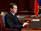 Для самого Медведева важно получить поддержку не только от партии власти, "чтобы он не ощущал свою полную зависимость от "Единой России"