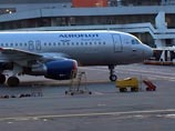 Пассажирский самолет Airbus А-320 "Аэрофлота", летевший из петербургского "Пулково" приземлился после попадания птицы в двигатель. Посадка прошла успешно, никто не пострадал