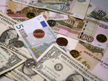 Доллар упал на 2 копейки, евро подрожал на 7