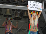 Активисток украинского движения Femen, прославившегося множественными эпатажными топлес-акциями протеста на родине и в других странах, может постичь судьба участниц российской женской группы Pussy Riot Активисток украинского движения Femen, прославившегося множественными эпатажными топлес-акциями протеста на родине и в других странах, может постичь судьба участниц российской женской группы Pussy Riot