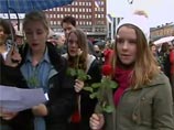 Они исполнили популярную песню Лиллеберна Нильсена "Дети радуги", которую террорист ненавидит Они исполнили популярную песню Лиллеберна Нильсена "Дети радуги", которую террорист ненавидит
