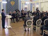 "Я хотел бы сказать, что я вступлю в ряды "Единой России", - заявил глава государства на встрече с активом единороссов