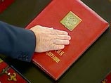 Противники и сторонники Путина готовят ему "подарки" на инаугурацию Противники и сторонники Путина готовят ему "подарки" на инаугурацию