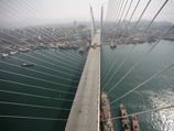 Строители моста через бухту Золотой Рог во Владивостоке завершили работы по стыковке руслового пролета